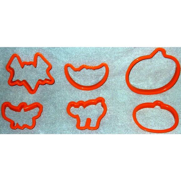 Wilton Cookie Cutters Halloween Set of Six Orange Plastic Pumpkins Bats Cat - Picture 1 of 1